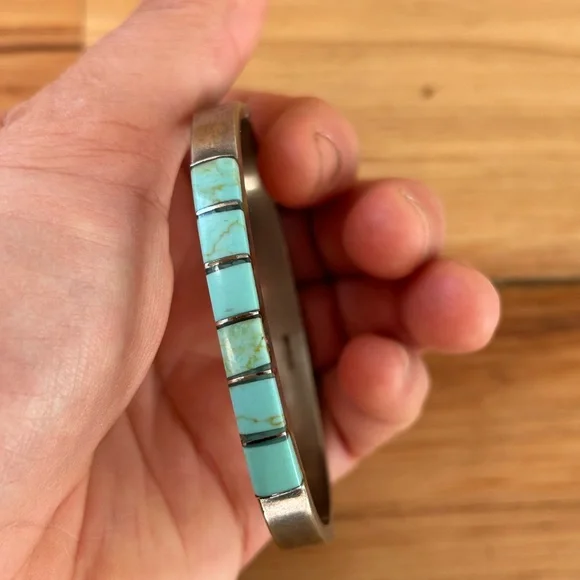 Turquoise Inlay Hinged Bangle 7 Inch Bracelet - Picture 2 of 9
